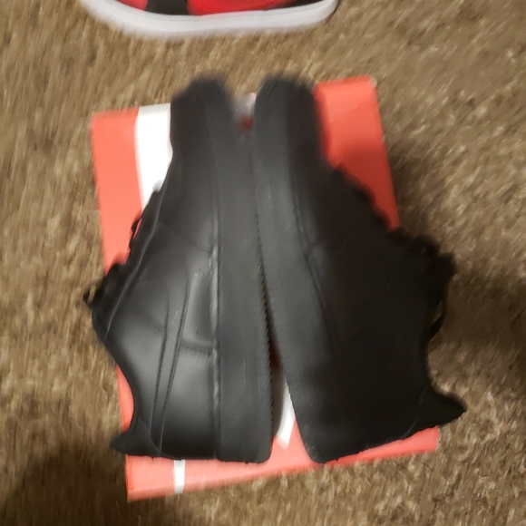 Shoes - Picture 4 of 6